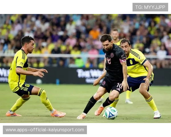 梅西面对两人夹击仍分球,迈阿密国际轻松破门,梅西myshop