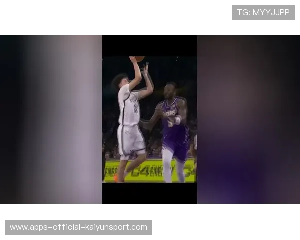 湖人高位挡拆连线，顺下暴扣直接炸框